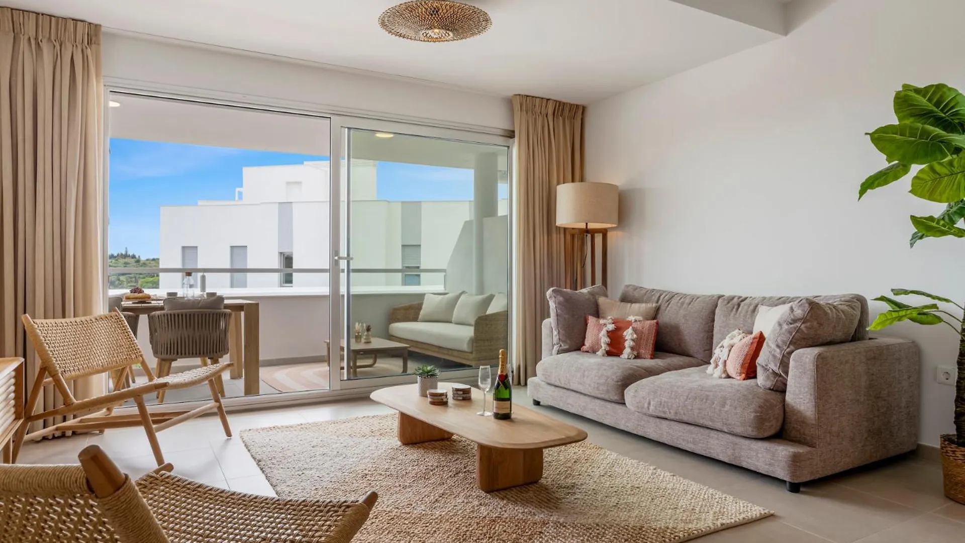 Stylish 3-Bed Apartment With Sea & Pool Views Estepona