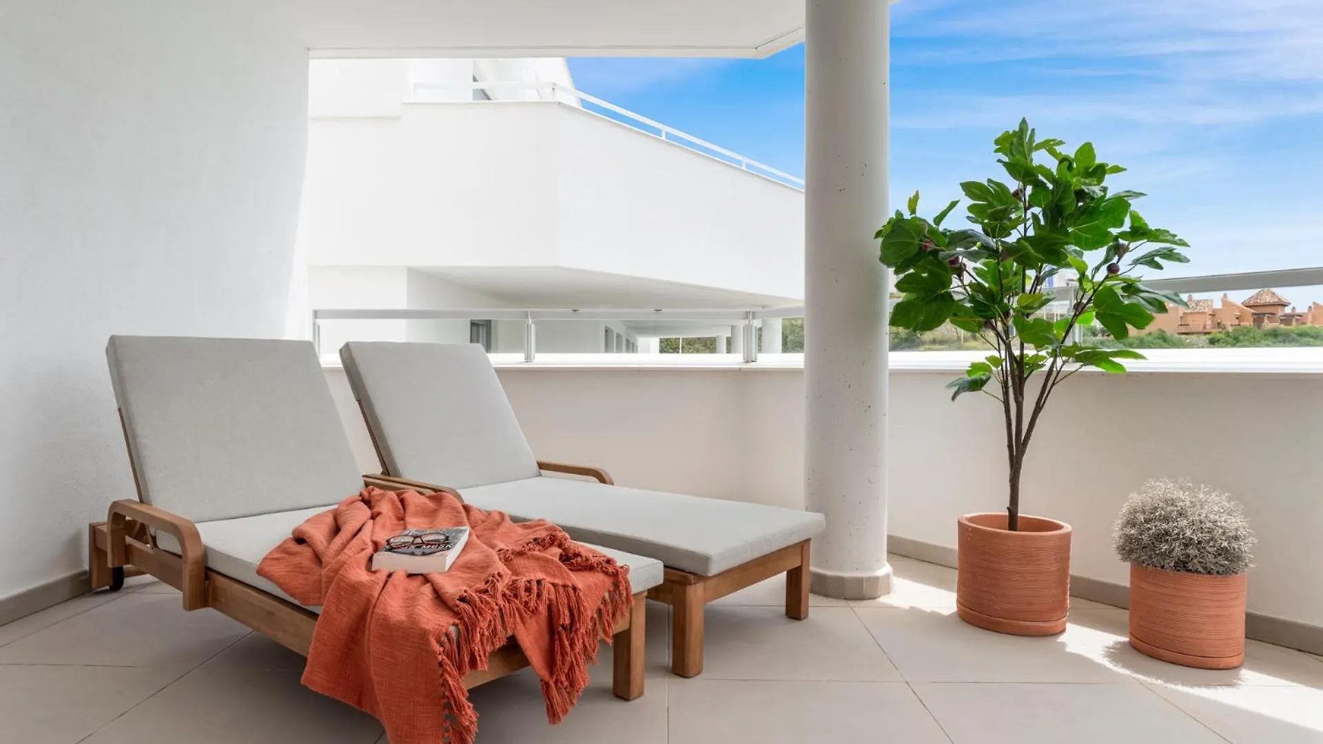 Stylish 3-Bed Apartment With Sea & Pool Views Estepona