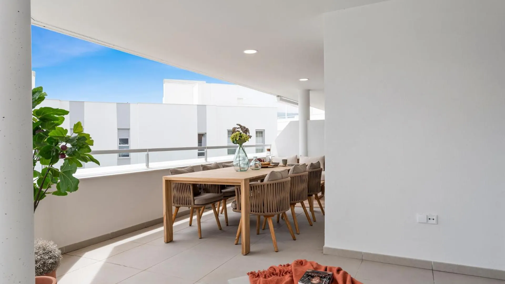 Stylish 3-Bed Apartment With Sea & Pool Views Estepona
