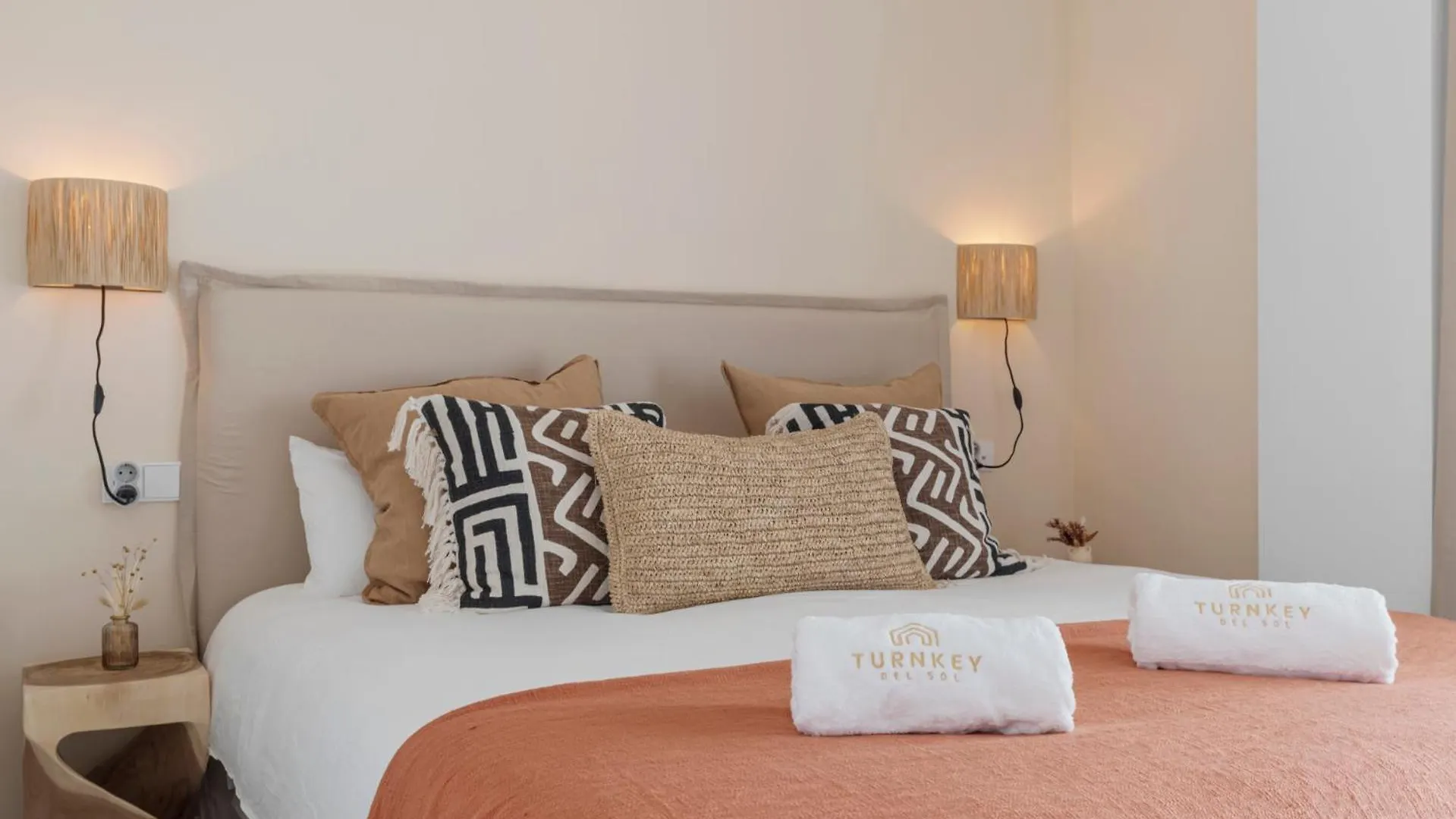 Stylish 3-Bed Apartment With Sea & Pool Views Estepona