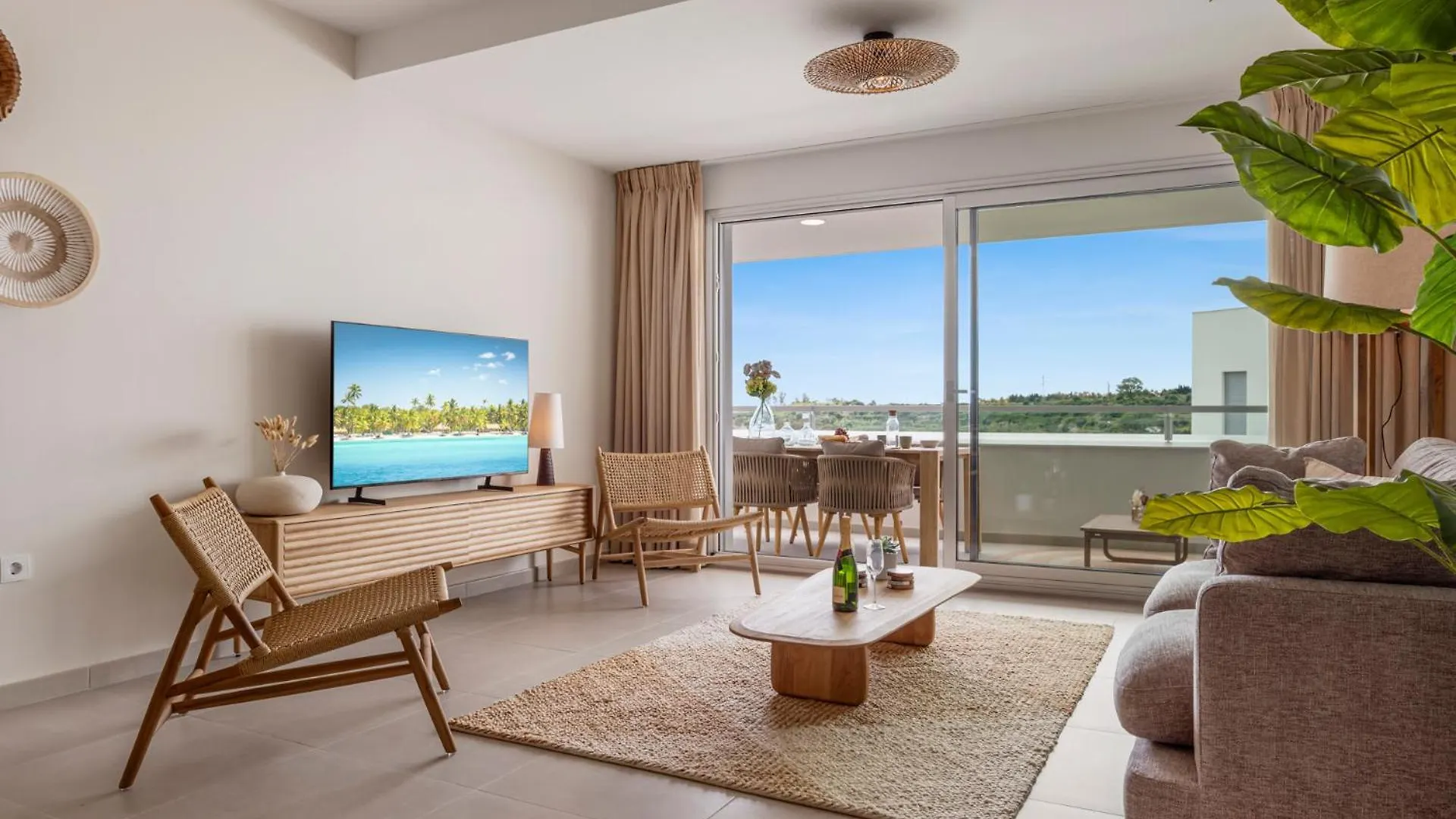 Stylish 3-Bed Apartment With Sea & Pool Views Estepona